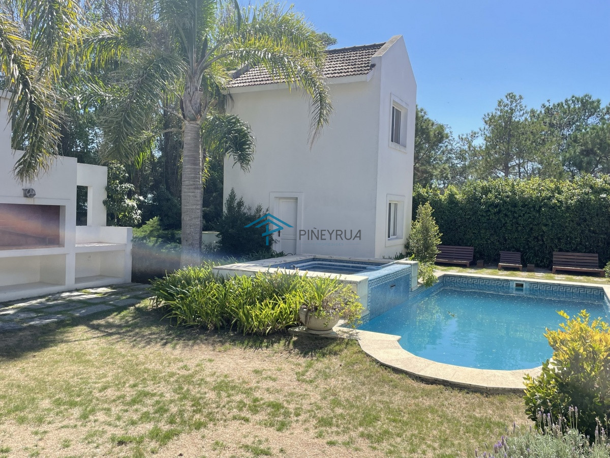 Casa ID.20 - ESPECTACULAR PROPIEDAD EN VENTA EN MONTOYA 5 DORMITORIOS