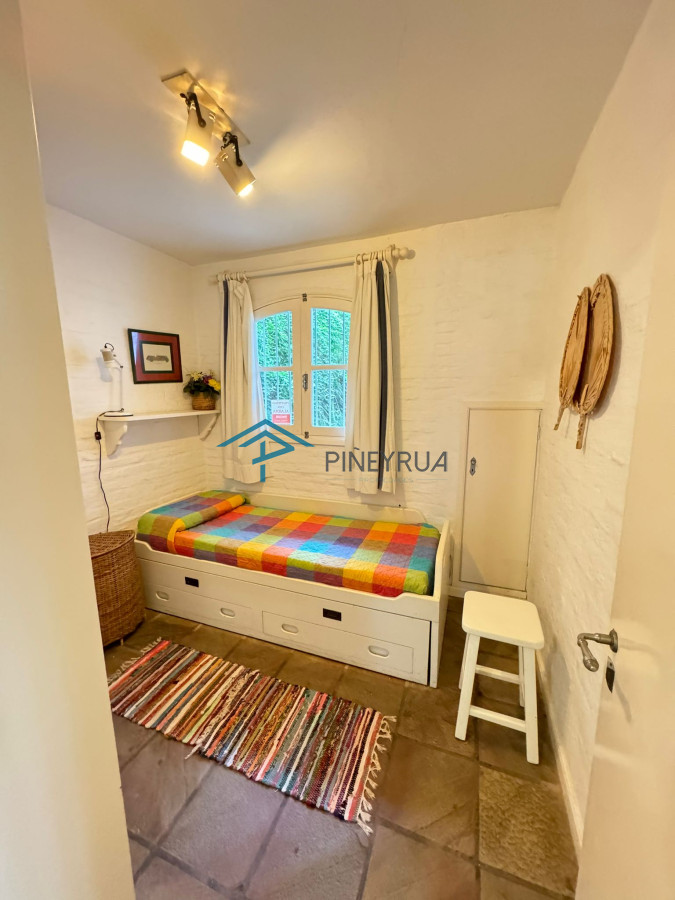 Casa en venta en La Barra 4 dormitorios mas dependencia de servicio