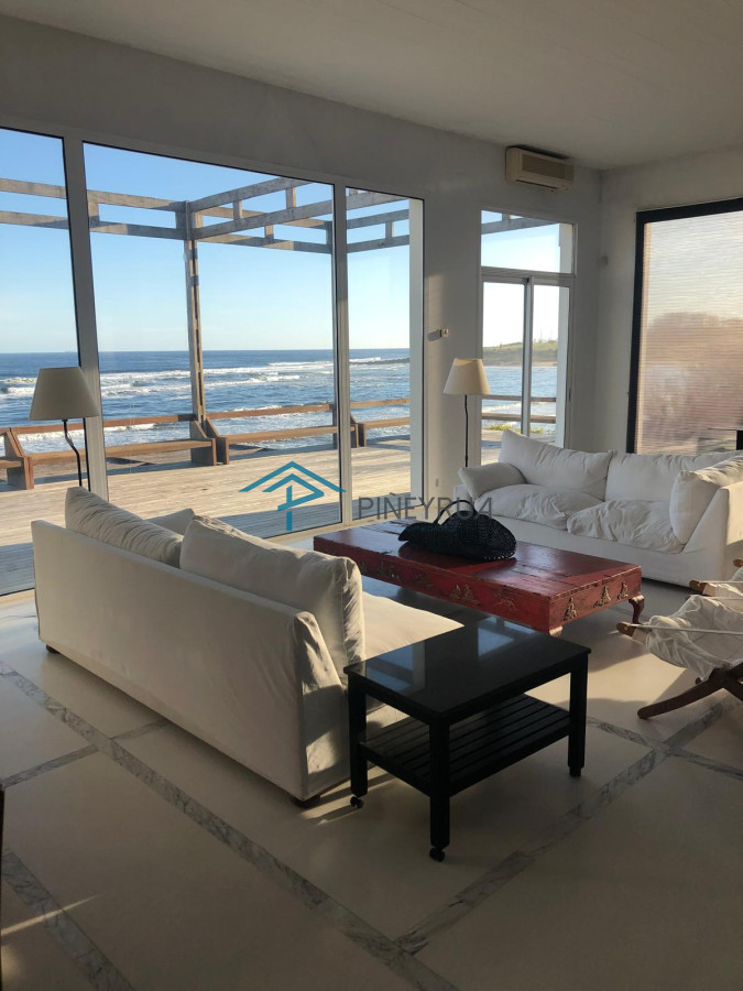 Casa ID.381 - IMPRESIONANTE CASA EN ALQUILER FRENTE AL MAR EN LA BARRA