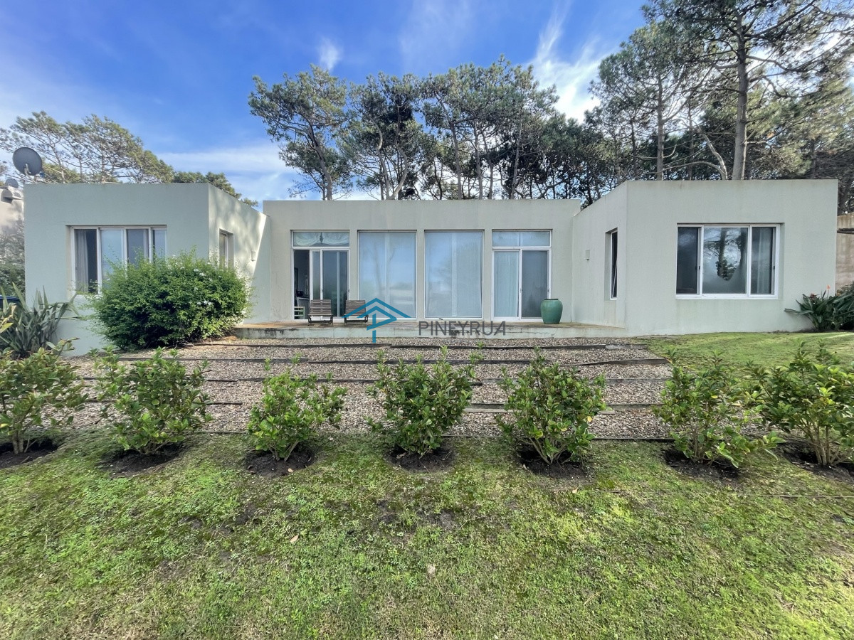Casa ID.127 - CASA EN VENTA EN EL CLUB LAGUNA BLANCA 3 DORMITORIOS Y SERVICIO