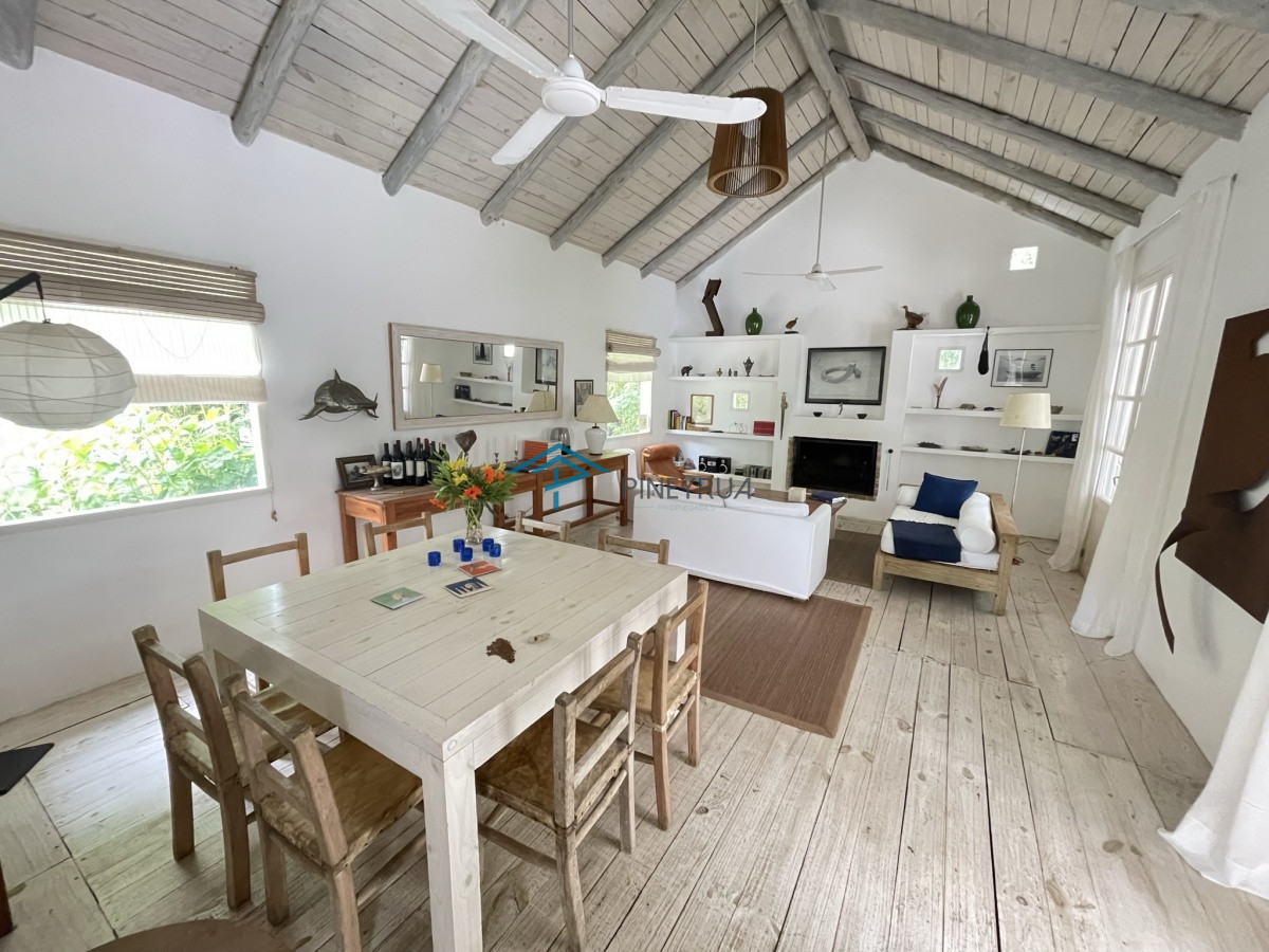Casa ID.131 - CASA EN VENTA EN ZONA TRANQUILA DE LA BARRA 3 DORMITORIOS Y PILETA