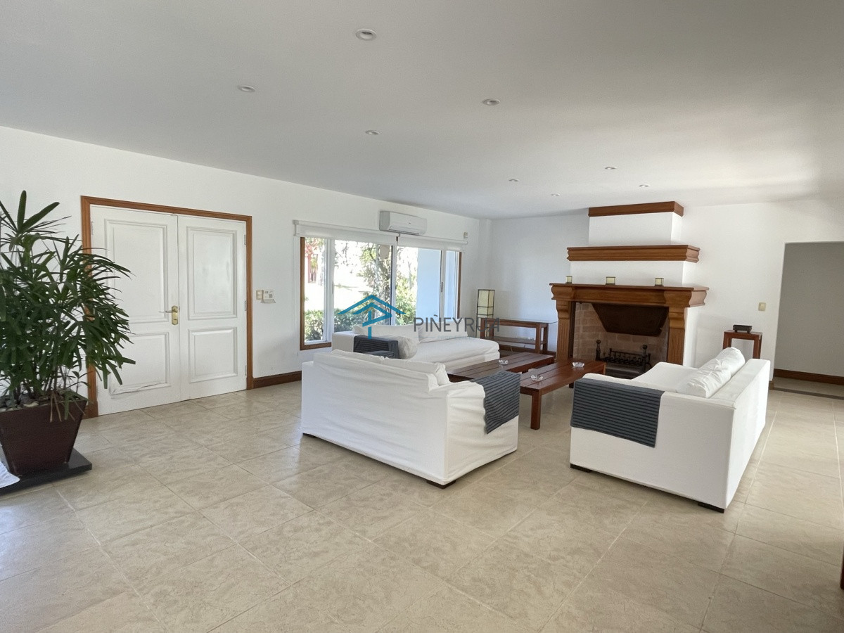 Casa ID.20 - ESPECTACULAR PROPIEDAD EN VENTA EN MONTOYA 5 DORMITORIOS
