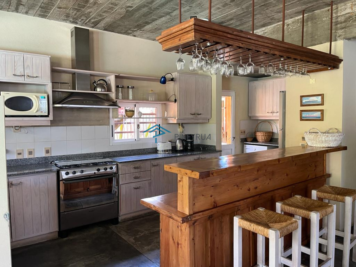 Casa ID.72 - DESTACADA PROPIEDAD EN VENTA EN MONTOYA 4 DORMITORIOS