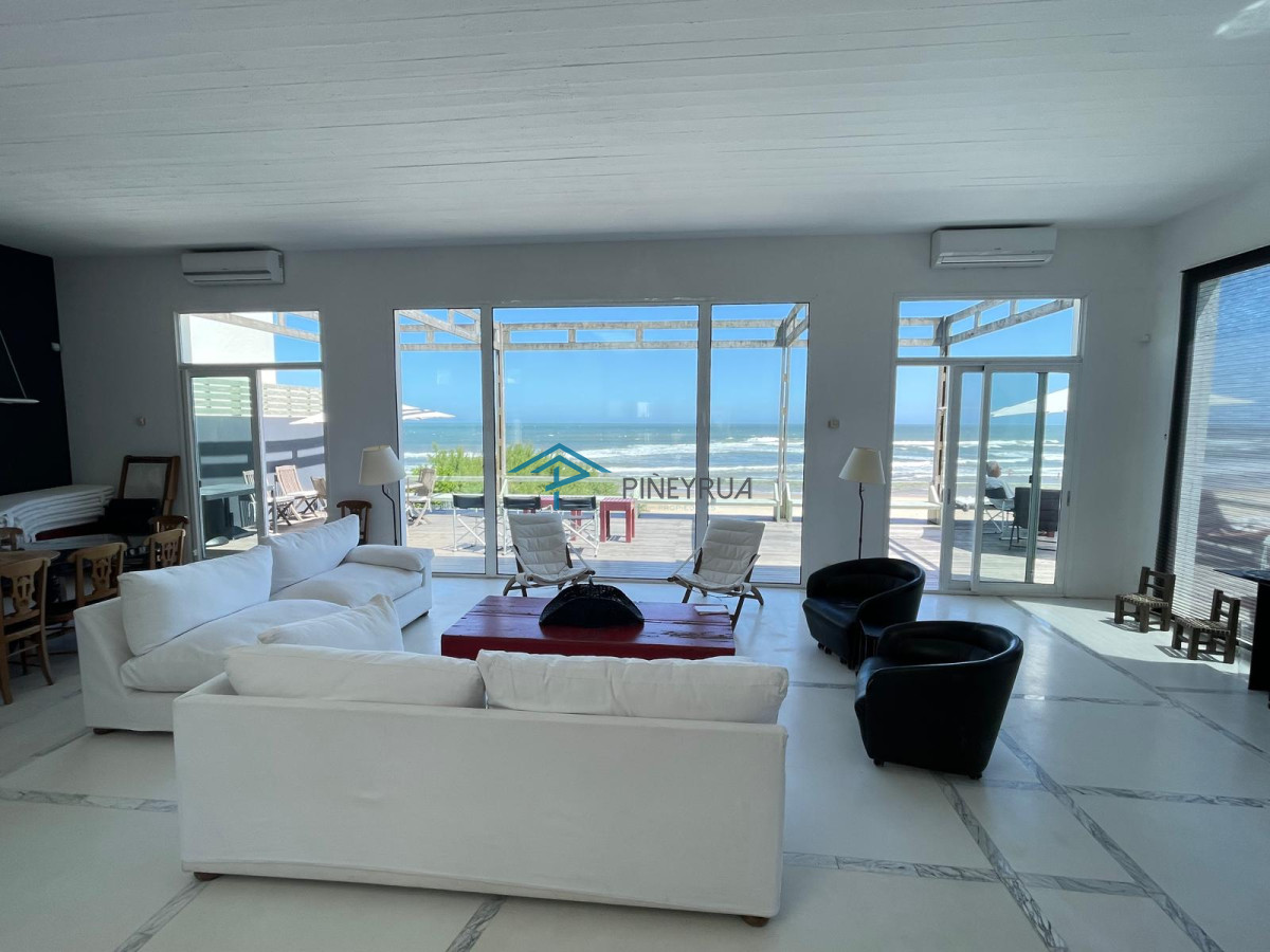 Casa ID.381 - IMPRESIONANTE CASA EN ALQUILER FRENTE AL MAR EN LA BARRA