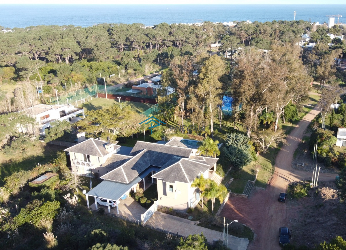 Casa ID.212 - ESPECTACULAR PROPIEDAD EN VENTA EN EL CLUB DE LA BARRA 