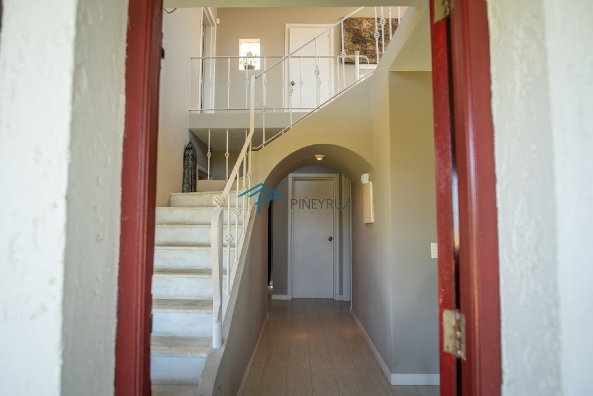 Casa ID.173 - EN VENTA EXCELENTE CASA EN EL CHORRO FRENTE AL MAR 4 DORMITORIOS