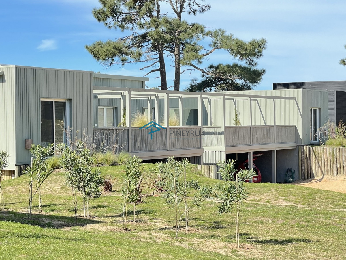 Casa ID.238 - EN VENTA, CASA A ESTRENAR EN BARRIO CERRADO EN JOSE IGNACIO 4 DORMITORIOS