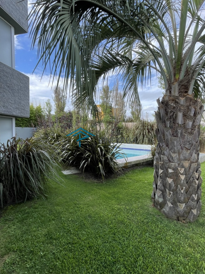 Casa ID.211 - EN VENTA COMODA CASA EN EL CHORRO CON PISCINA 5 DORMITORIOS