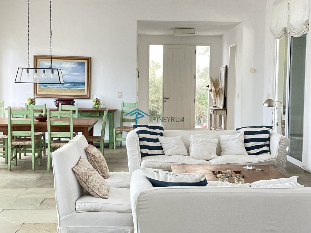 Casa ID.127 - CASA EN VENTA EN EL CLUB LAGUNA BLANCA 3 DORMITORIOS Y SERVICIO
