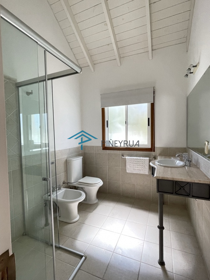 Casa ID.20 - ESPECTACULAR PROPIEDAD EN VENTA EN MONTOYA 5 DORMITORIOS