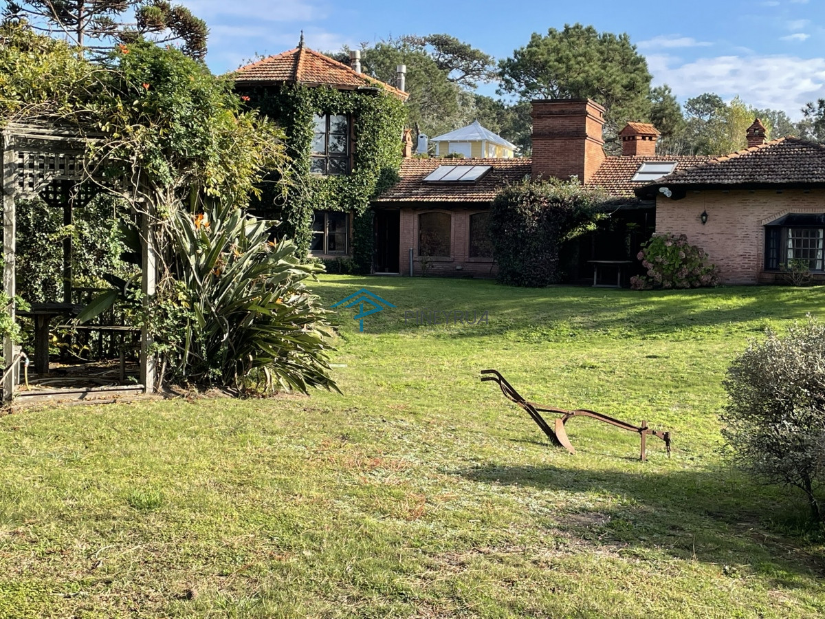 Casa ID.142 - LA TORTUGA DE MONTOYA, IMPACTANTE PROPIEDAD A PASOS DEL MAR