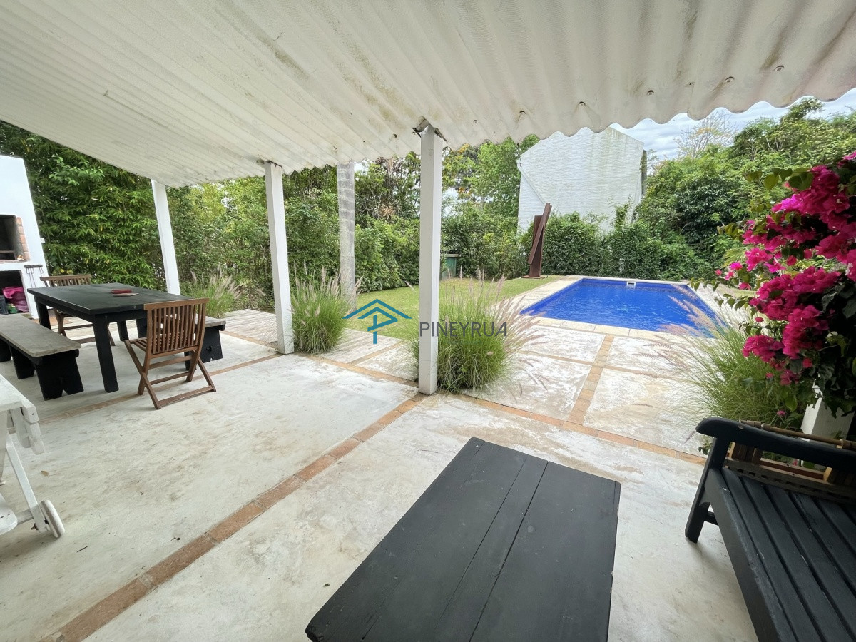 Casa ID.131 - CASA EN VENTA EN ZONA TRANQUILA DE LA BARRA 3 DORMITORIOS Y PILETA