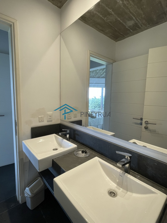 Casa ID.211 - EN VENTA COMODA CASA EN EL CHORRO CON PISCINA 5 DORMITORIOS