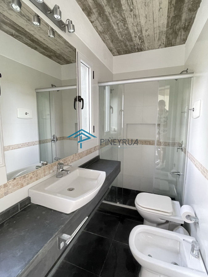 Casa ID.211 - EN VENTA COMODA CASA EN EL CHORRO CON PISCINA 5 DORMITORIOS