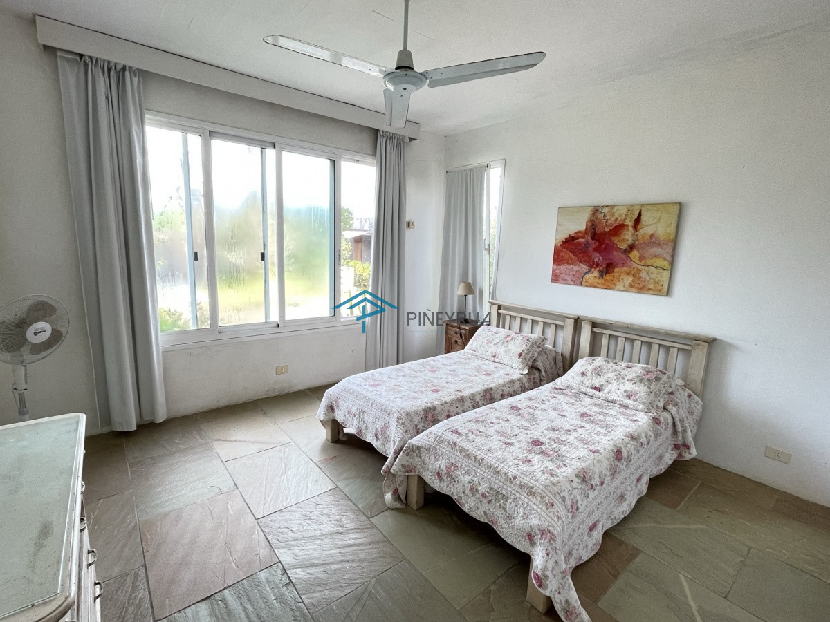 Casa ID.127 - CASA EN VENTA EN EL CLUB LAGUNA BLANCA 3 DORMITORIOS Y SERVICIO