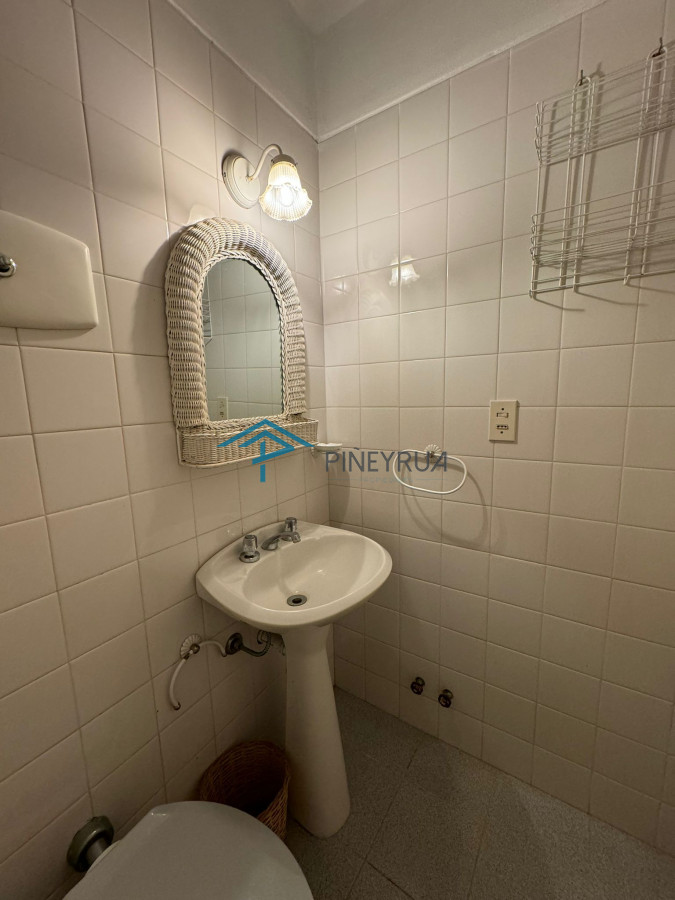 Casa en venta en La Barra 4 dormitorios mas dependencia de servicio