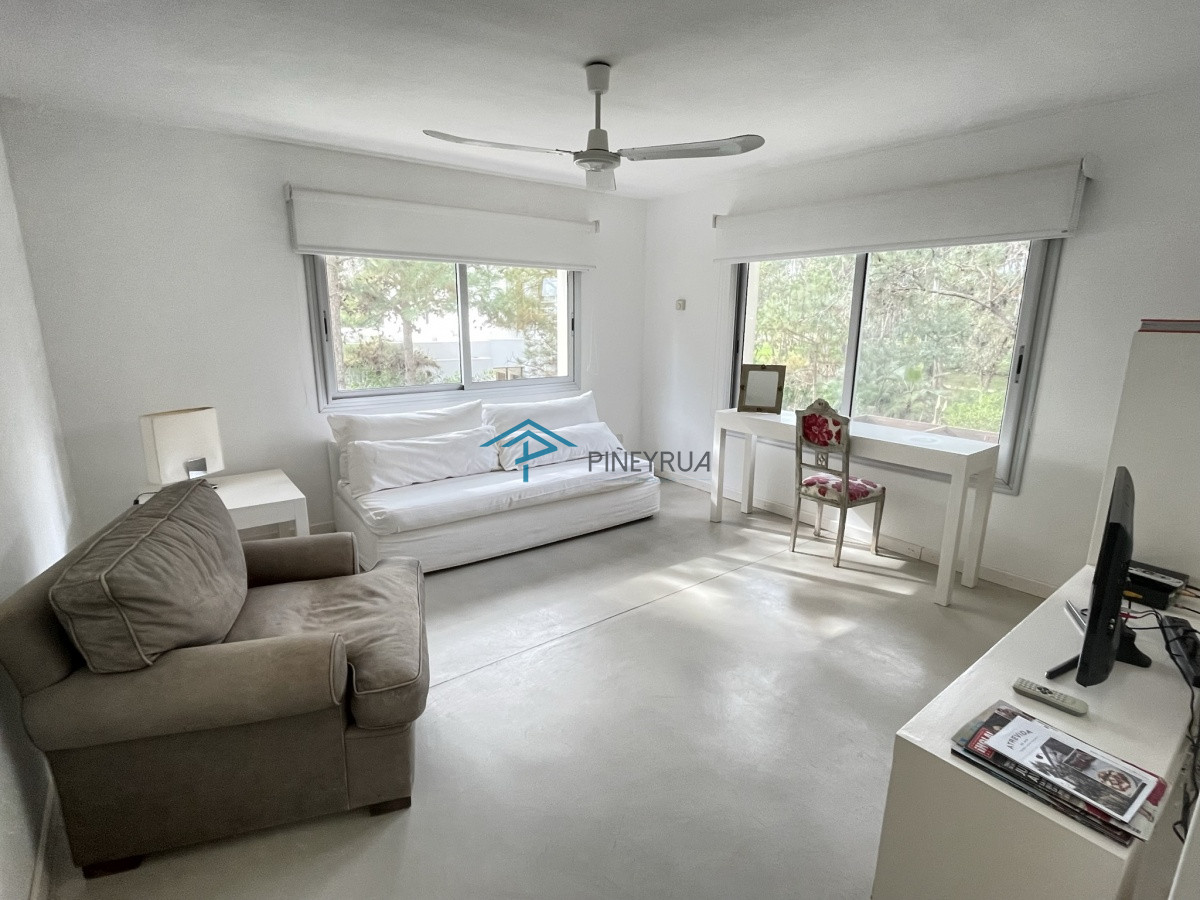Casa ID.122 - EXCELENTE PROPIEDAD EN VENTA EN LAGUNA BLANCA 4 DORMITORIOS