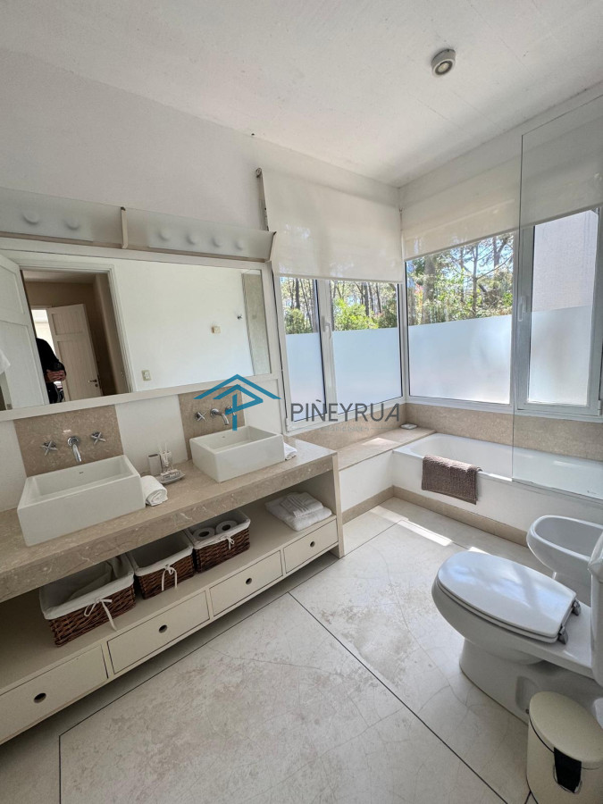 EXCELENTE PROPIEDAD EN ALQUILER EN LAGUNA BLANCA 4 DORMITORIOS