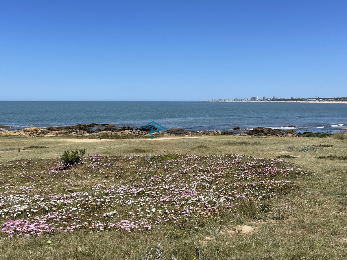 Casa ID.97 - PROPIEDAD EN VENTA CON EXCELENTE UBICACIÓN FRENTE A LA PLAYA EN LA BARRA