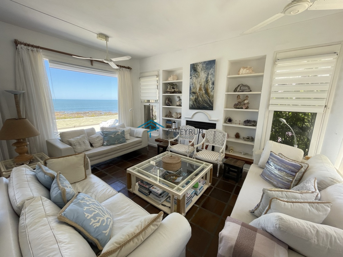 Casa ID.97 - PROPIEDAD EN VENTA CON EXCELENTE UBICACIÓN FRENTE A LA PLAYA EN LA BARRA