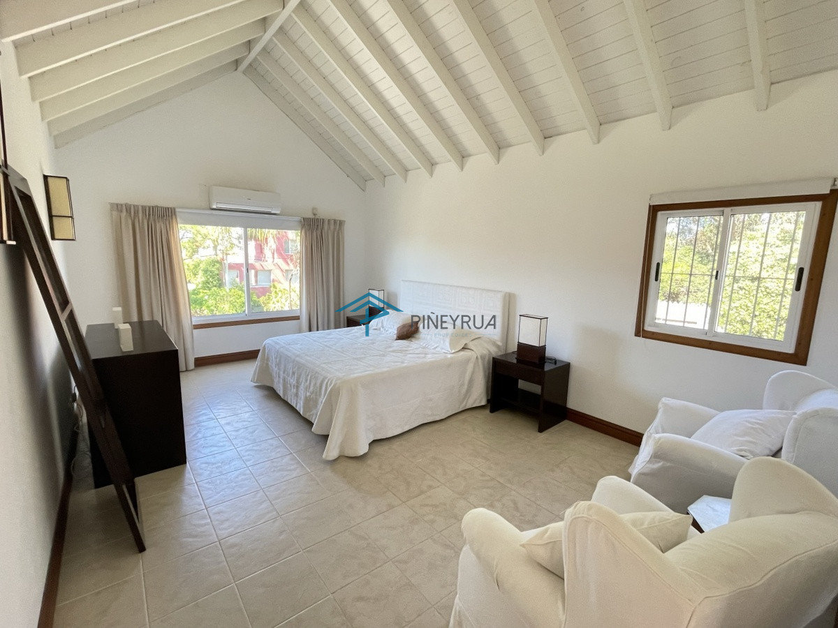 Casa ID.20 - ESPECTACULAR PROPIEDAD EN VENTA EN MONTOYA 5 DORMITORIOS