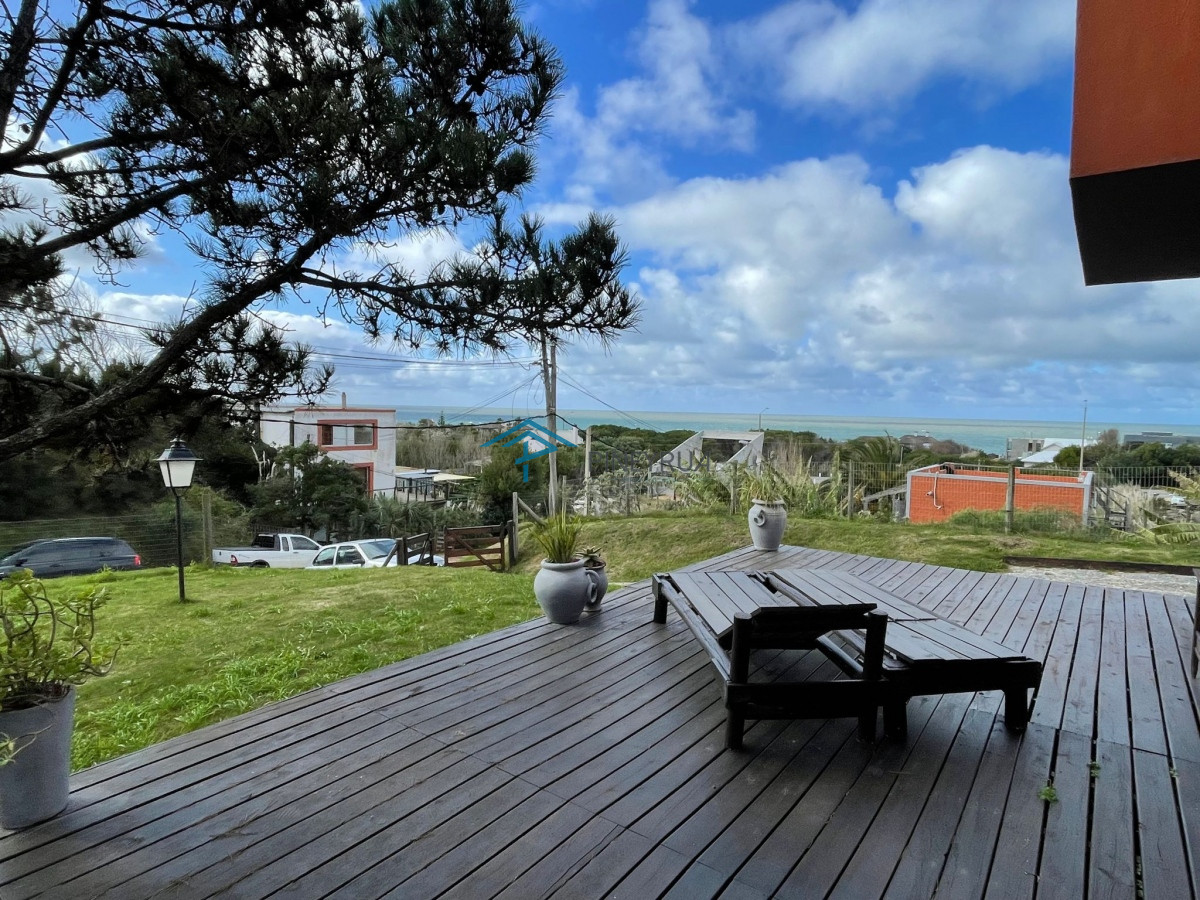 Casa ID.177 - EN VENTA, PROPIEDAD EN ALTOS DE PUNTA PIEDRAS 4 DORMITORIOS