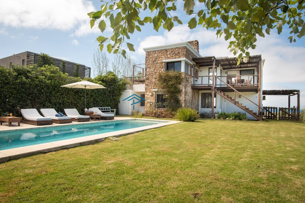 Casa ID.173 - EN VENTA EXCELENTE CASA EN EL CHORRO FRENTE AL MAR 4 DORMITORIOS
