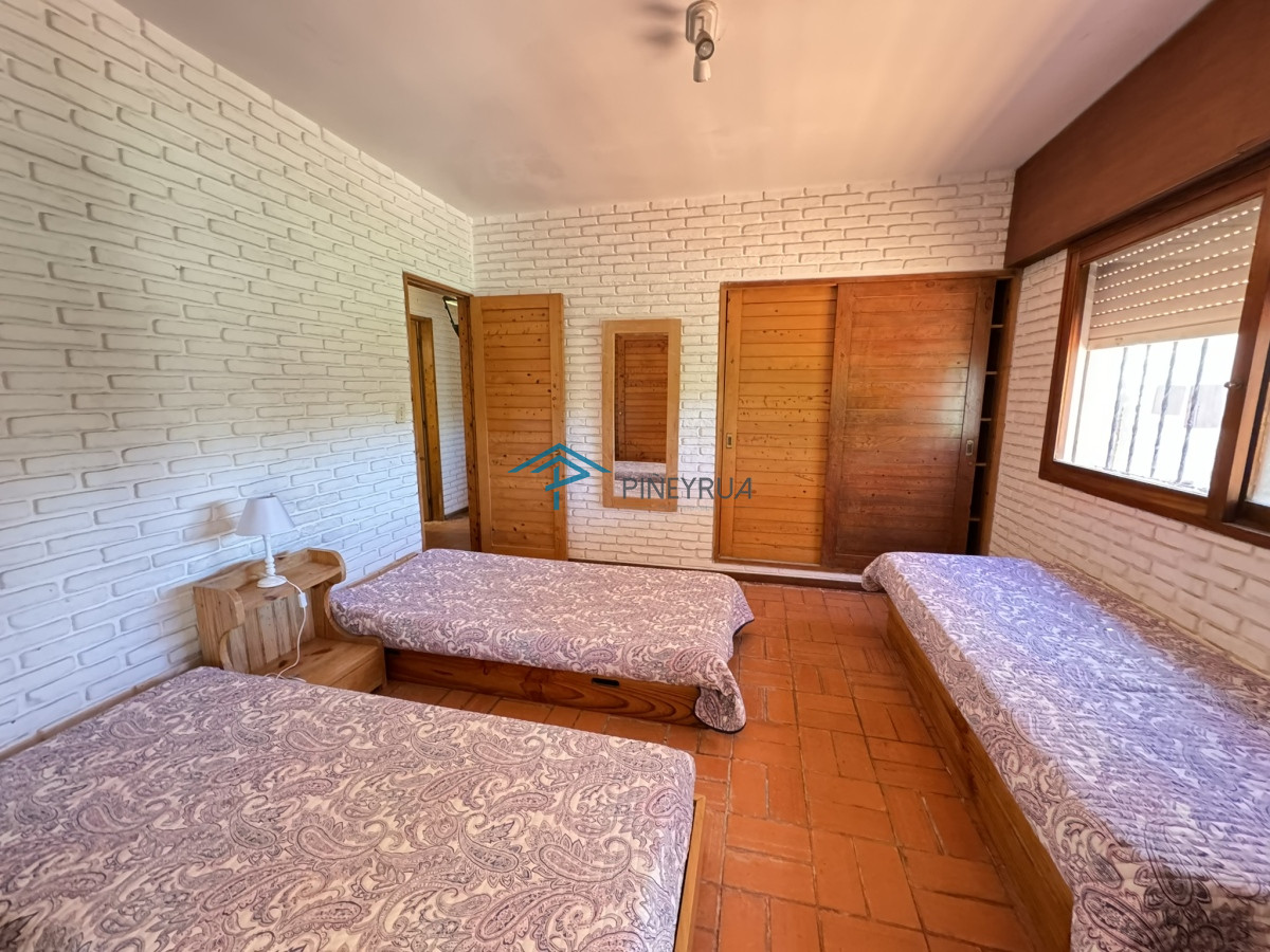 Casa ID.352 - Casa ubicada en La Barra a pasos del mar. 