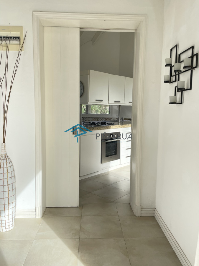 Casa ID.130 - MODERNA PROPIEDAD EN VENTA EN EL CLUB LAGUNA BLANCA 5 DORMITORIOS