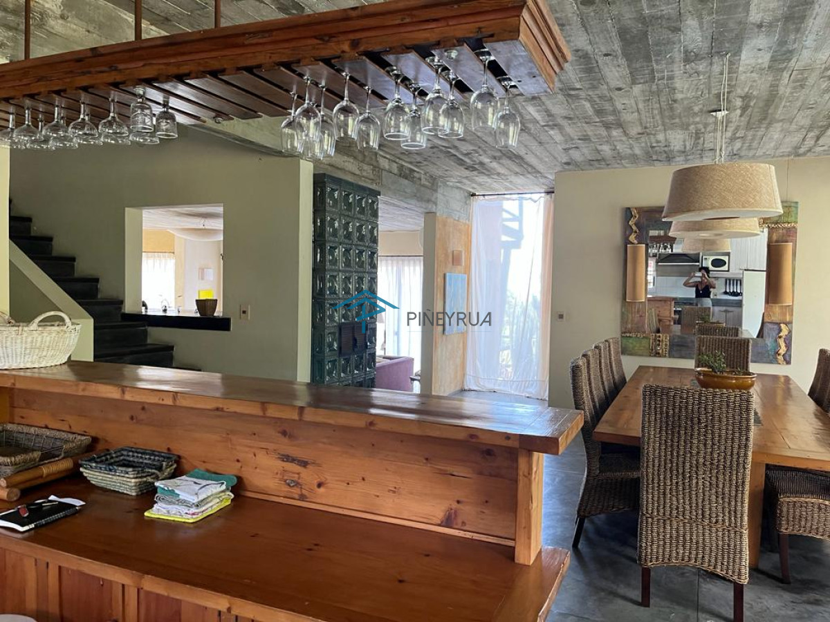 Casa ID.72 - DESTACADA PROPIEDAD EN VENTA EN MONTOYA 4 DORMITORIOS
