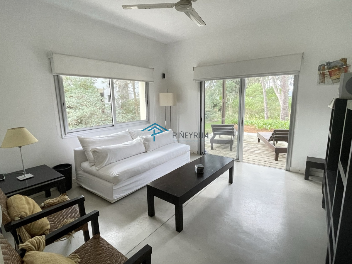 Casa ID.122 - EXCELENTE PROPIEDAD EN VENTA EN LAGUNA BLANCA 4 DORMITORIOS