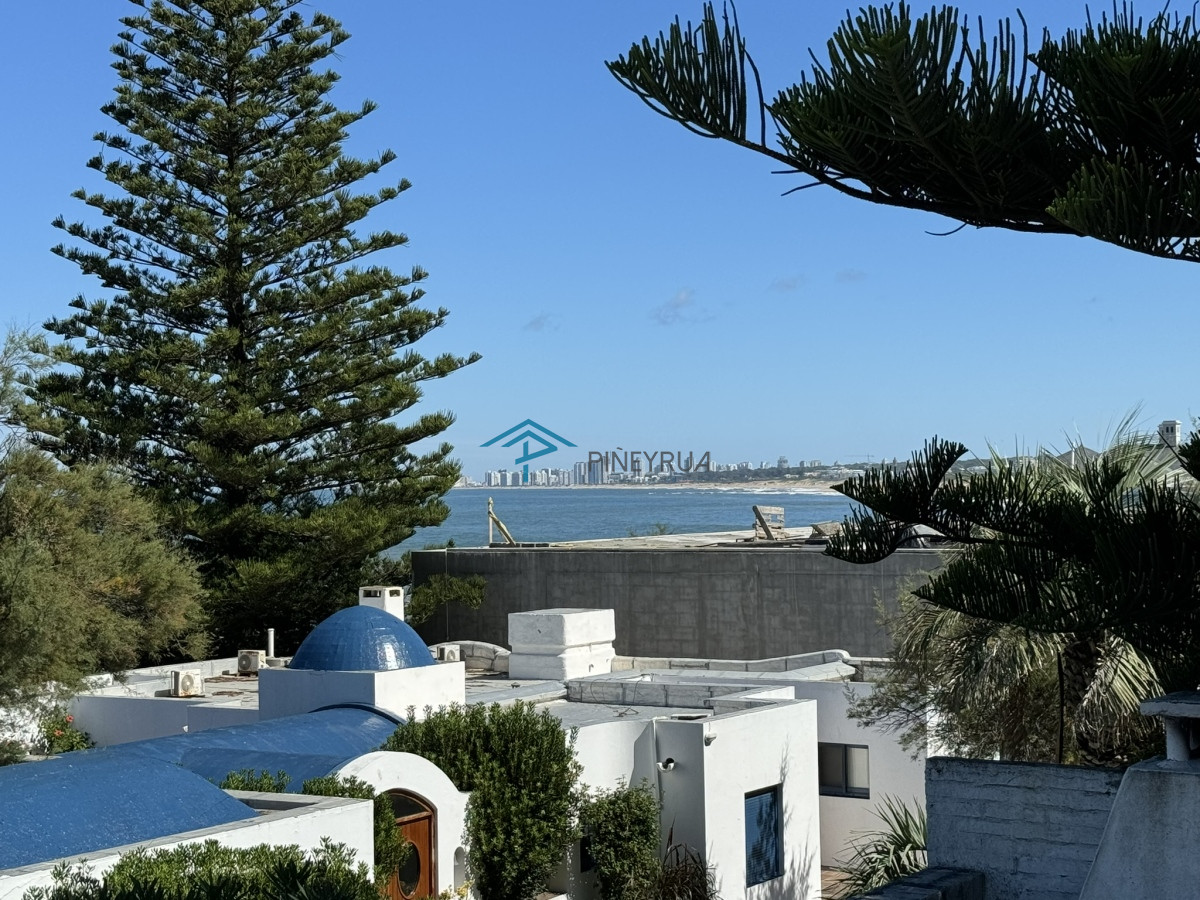 Casa ID.352 - Casa ubicada en La Barra a pasos del mar. 