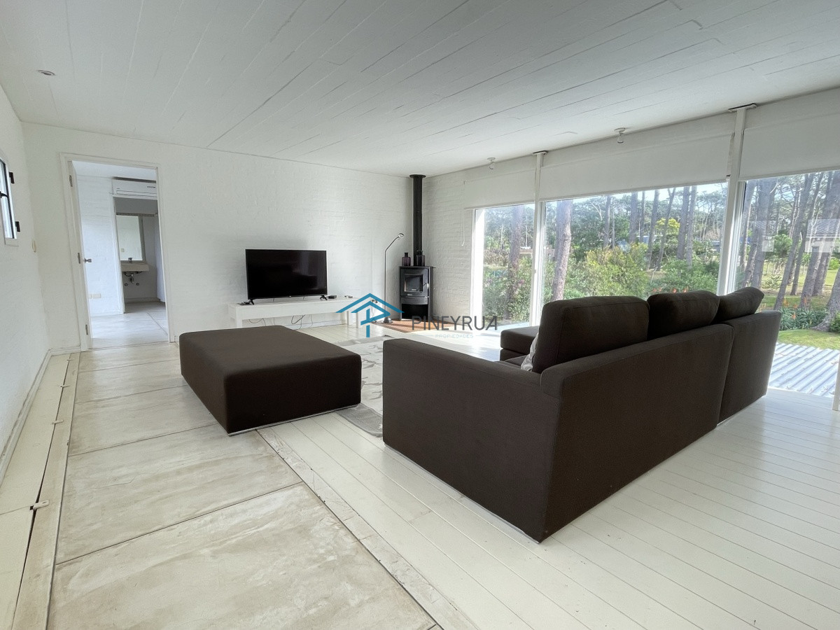 Casa ID.129 - EXCELENTE PROPIEDAD EN VENTA EN LAGUNA BLANCA 5 DORMITORIOS
