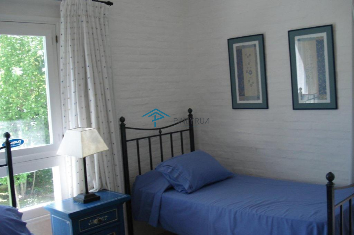 Casa ID.175 - EN VENTA CASA EN MONTOYA CON VISTA AL MAR Y PISCINA 4 DORMITORIOS