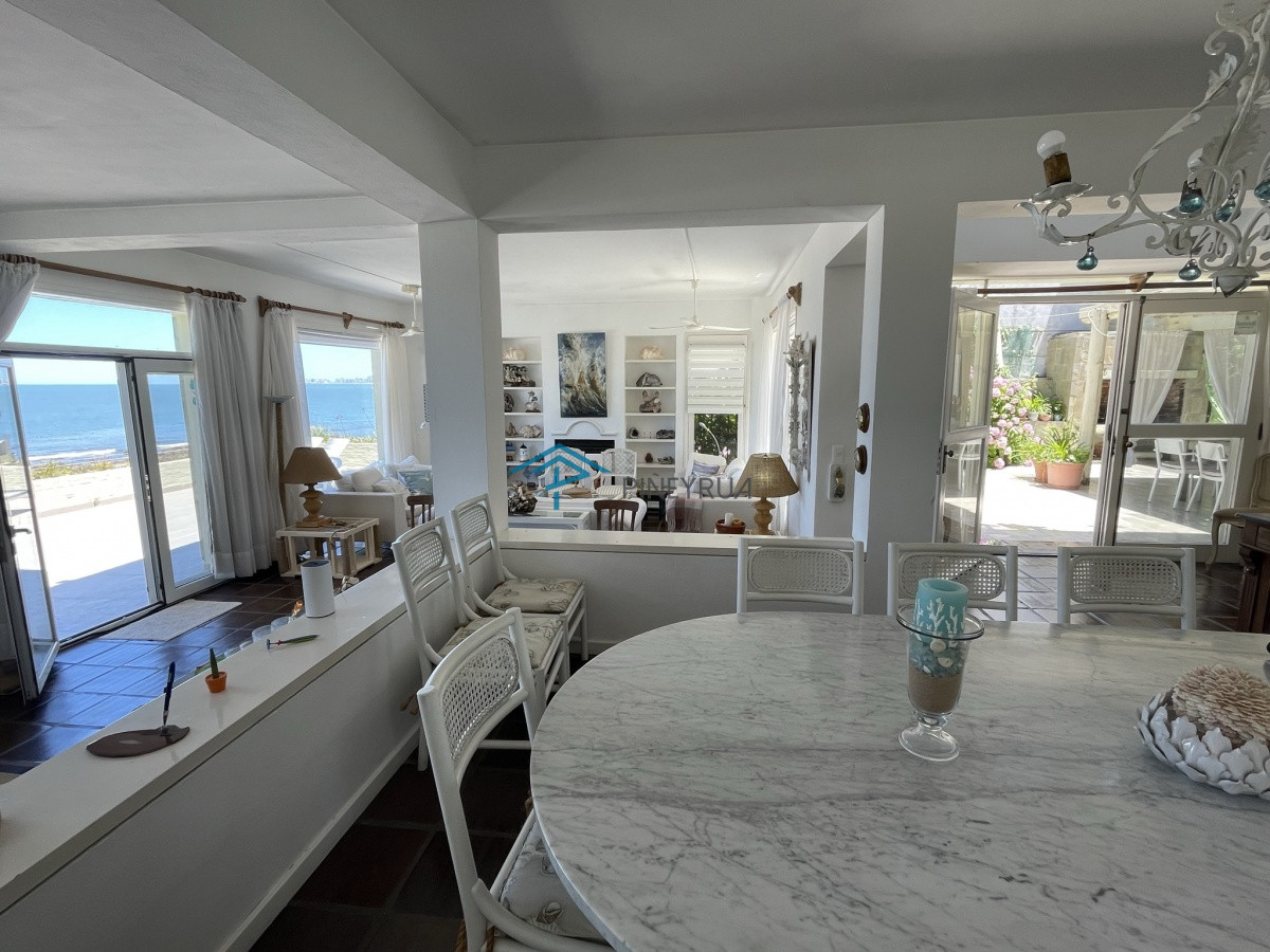 Casa ID.97 - PROPIEDAD EN VENTA CON EXCELENTE UBICACIÓN FRENTE A LA PLAYA EN LA BARRA