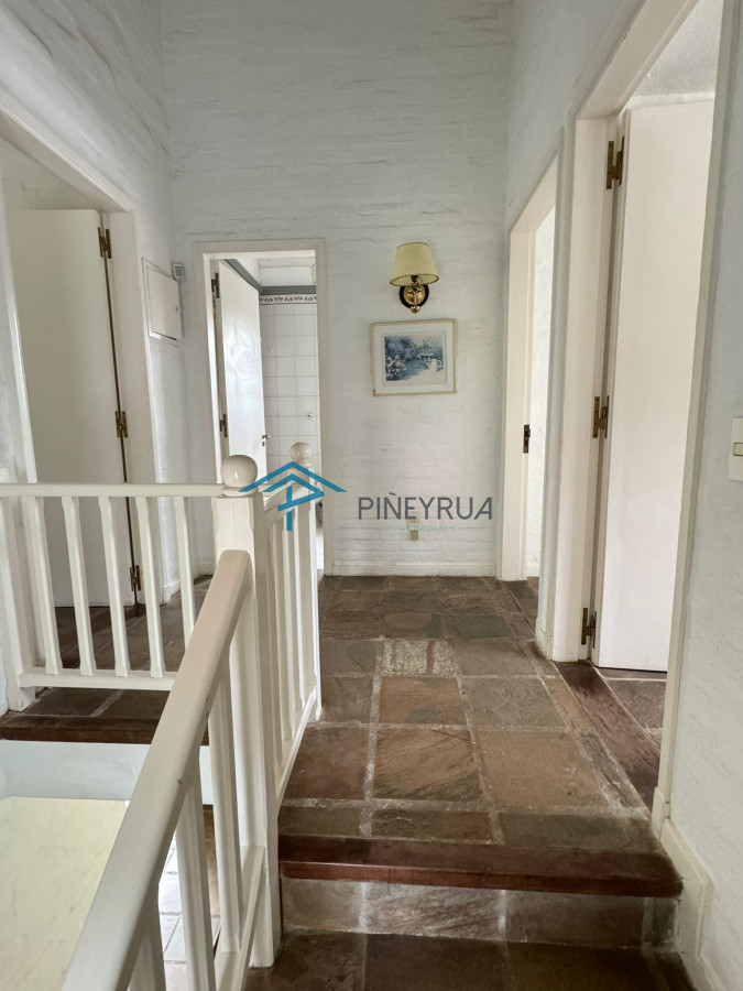 Casa en venta en La Barra 4 dormitorios mas dependencia de servicio
