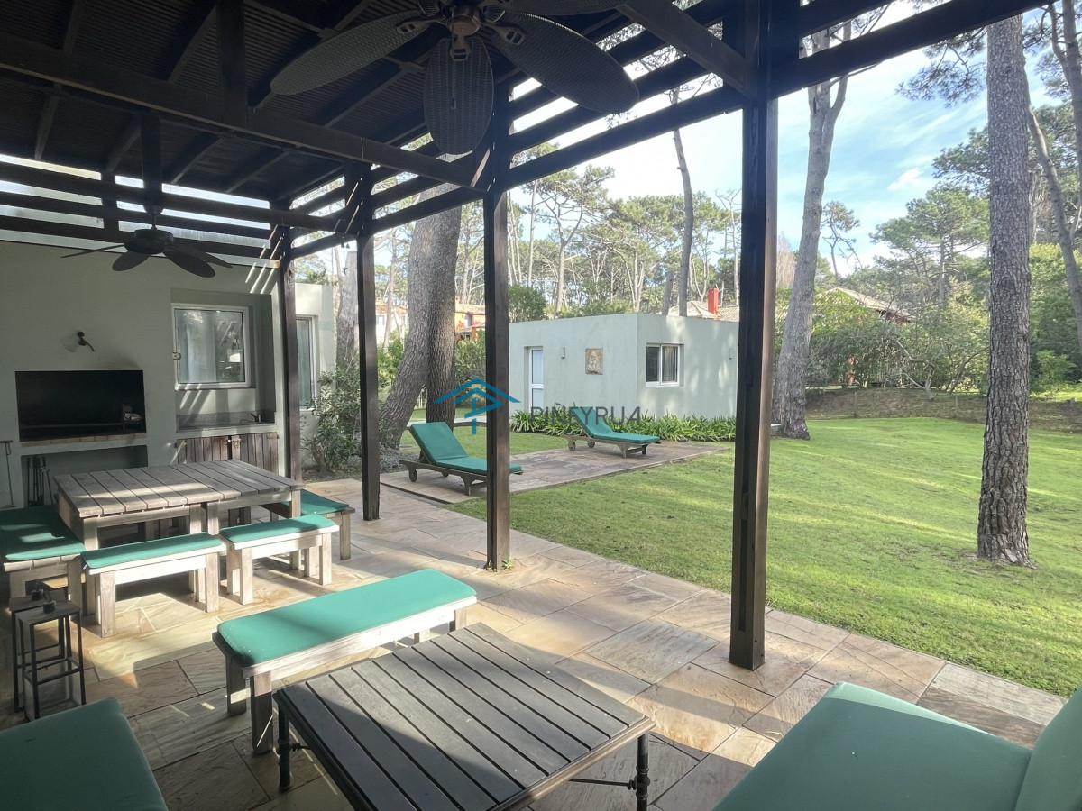 Casa ID.127 - CASA EN VENTA EN EL CLUB LAGUNA BLANCA 3 DORMITORIOS Y SERVICIO