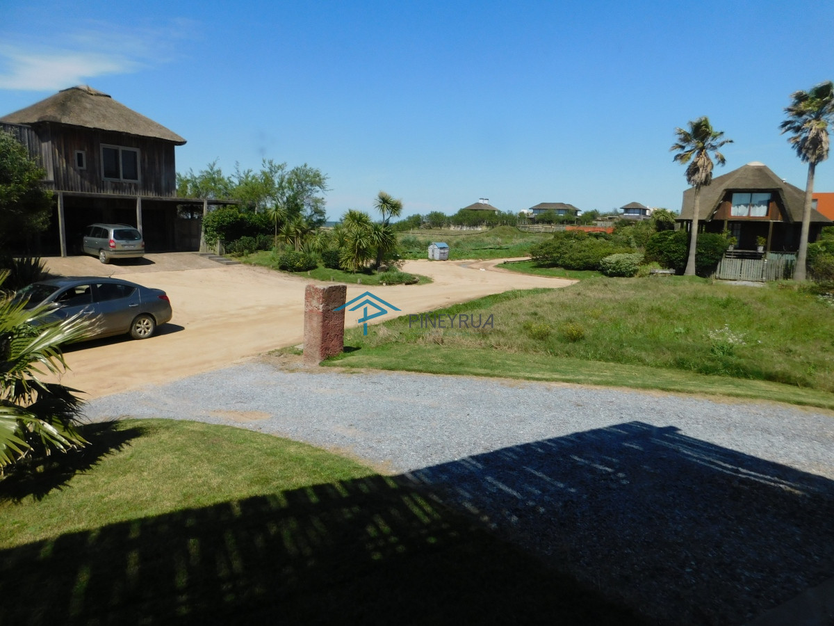 Casa ID.248 - CASA EN ALQUILER TEMPORARIO EN PUNTA PIEDRAS 5 DORMITORIOS