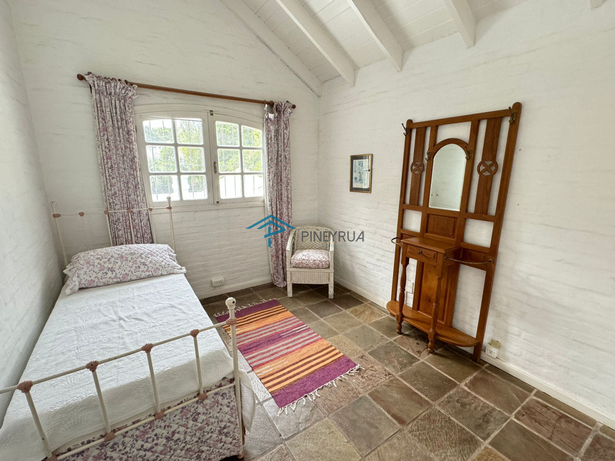 Casa en venta en La Barra 4 dormitorios mas dependencia de servicio