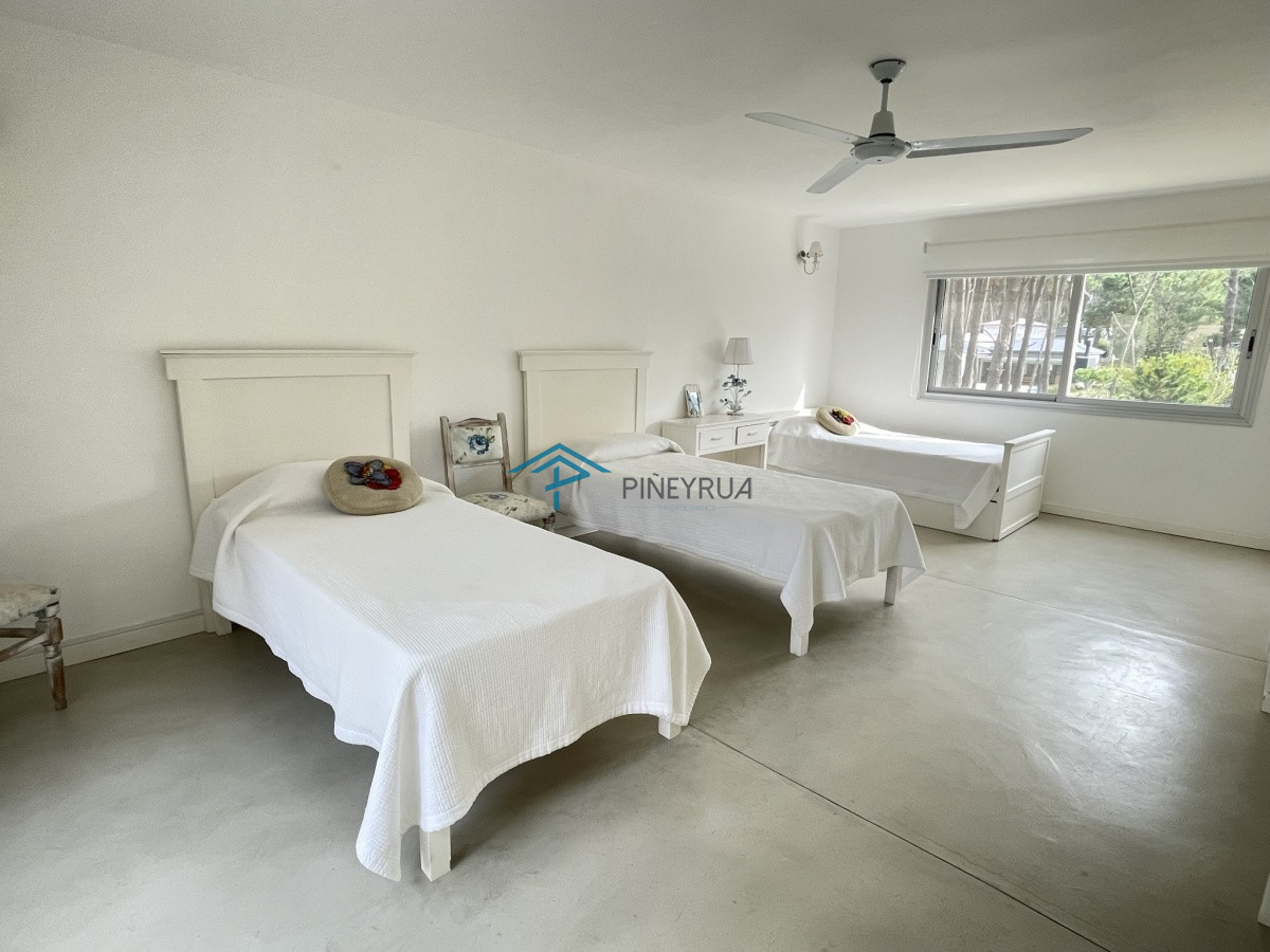 Casa ID.122 - EXCELENTE PROPIEDAD EN VENTA EN LAGUNA BLANCA 4 DORMITORIOS