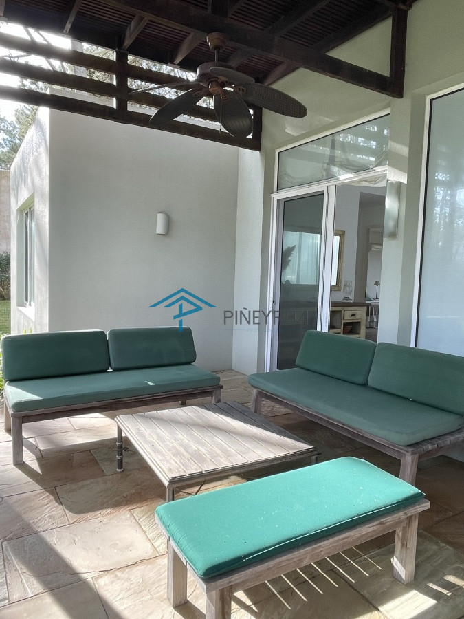 Casa ID.127 - CASA EN VENTA EN EL CLUB LAGUNA BLANCA 3 DORMITORIOS Y SERVICIO
