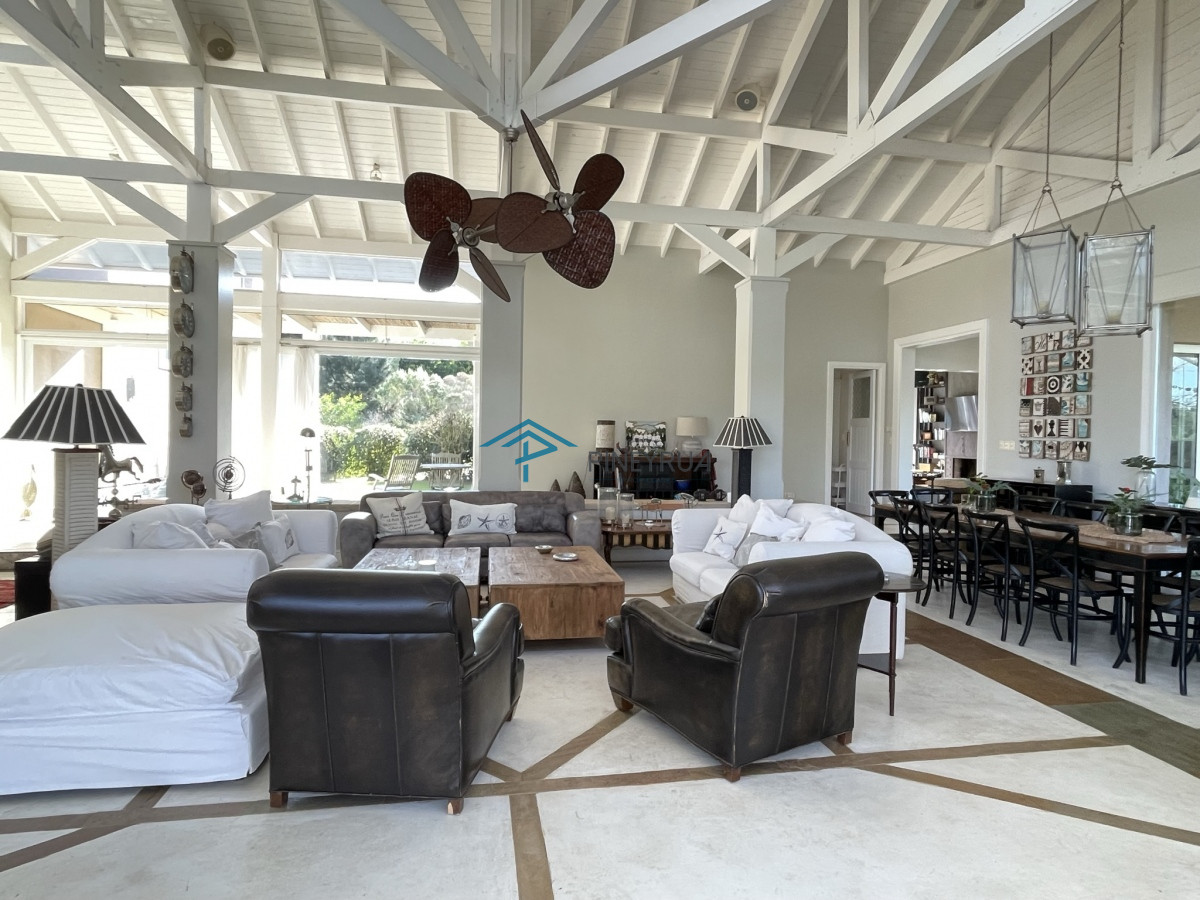 Casa ID.212 - ESPECTACULAR PROPIEDAD EN VENTA EN EL CLUB DE LA BARRA 