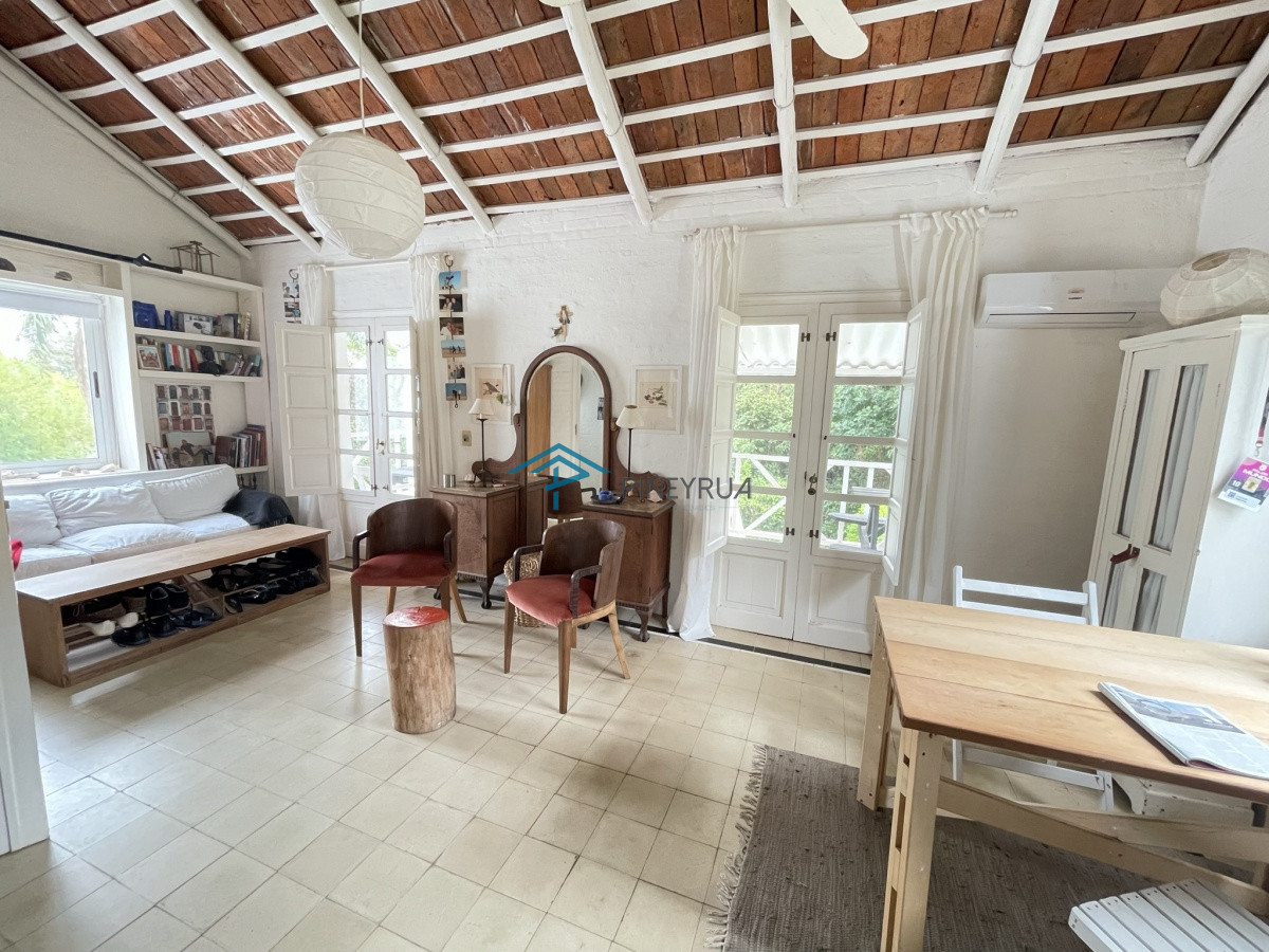 Casa ID.131 - CASA EN VENTA EN ZONA TRANQUILA DE LA BARRA 3 DORMITORIOS Y PILETA