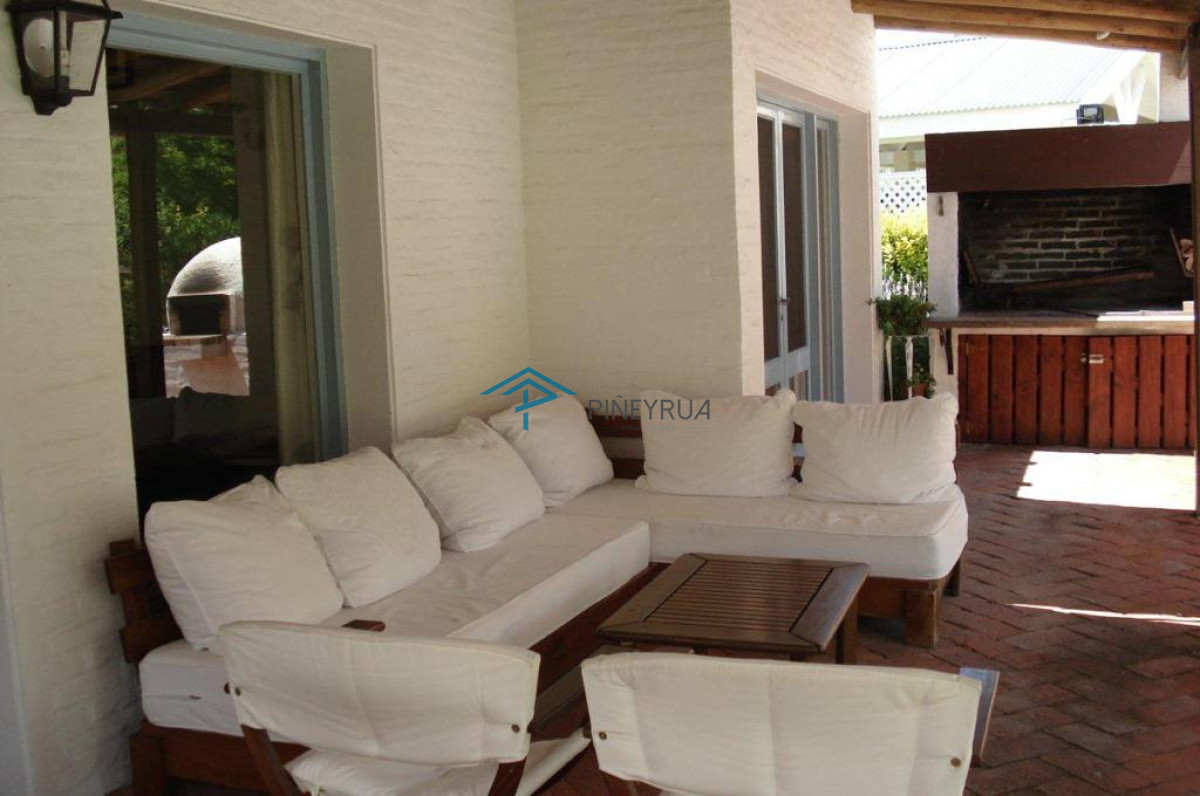 Casa ID.175 - EN VENTA CASA EN MONTOYA CON VISTA AL MAR Y PISCINA 4 DORMITORIOS