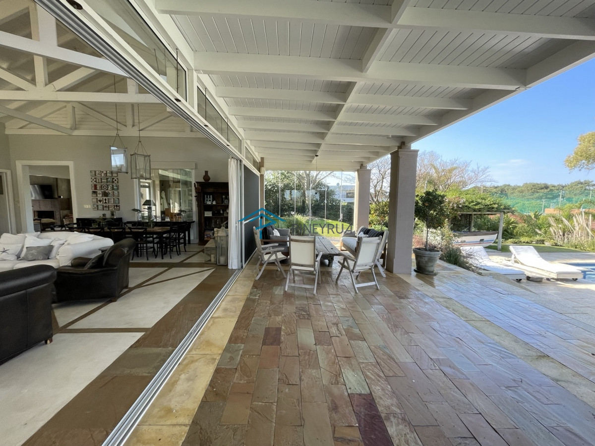 Casa ID.212 - ESPECTACULAR PROPIEDAD EN VENTA EN EL CLUB DE LA BARRA 
