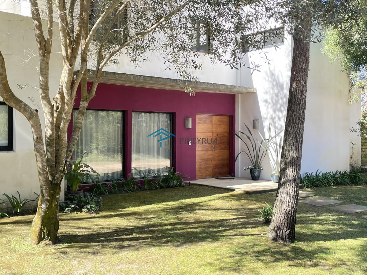 Casa ID.311 - CASA EN VENTA EN BARRIO CERRADO LAGUNA BLANCA 7 DOTMITORIOS
