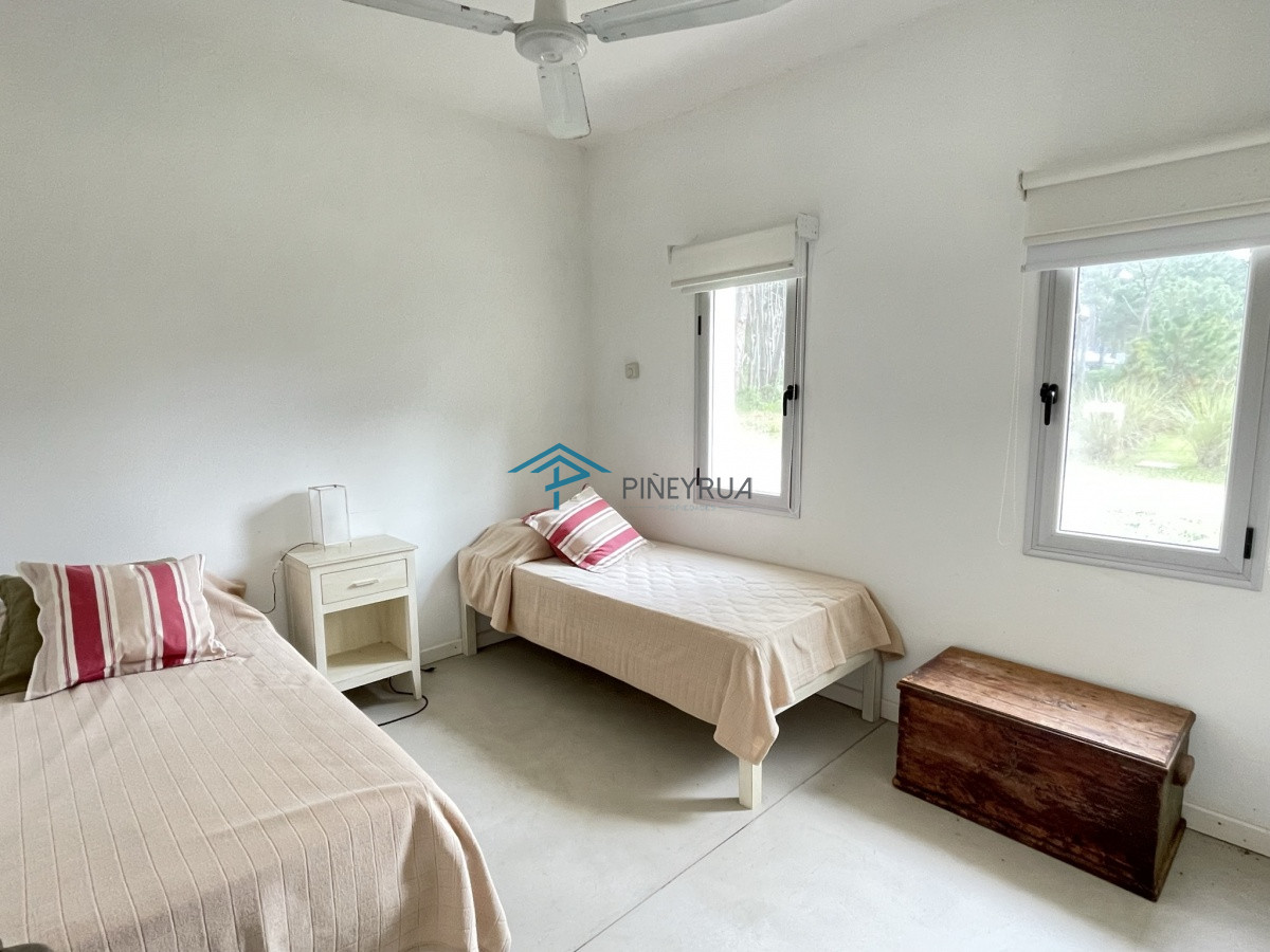 Casa ID.122 - EXCELENTE PROPIEDAD EN VENTA EN LAGUNA BLANCA 4 DORMITORIOS