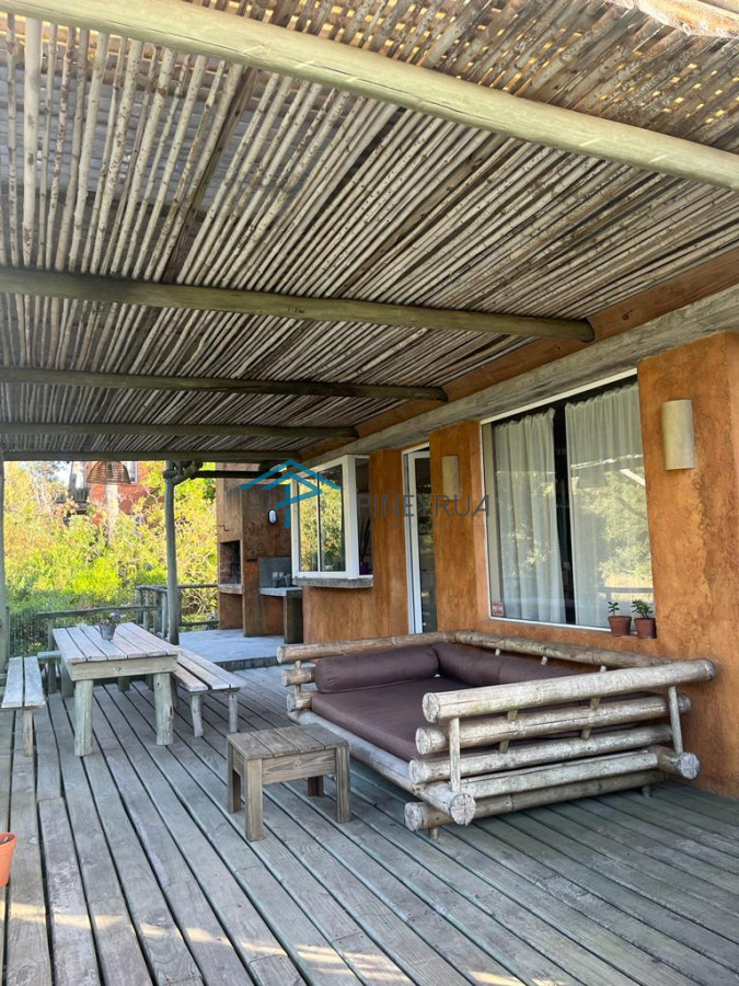 Casa ID.72 - DESTACADA PROPIEDAD EN VENTA EN MONTOYA 4 DORMITORIOS