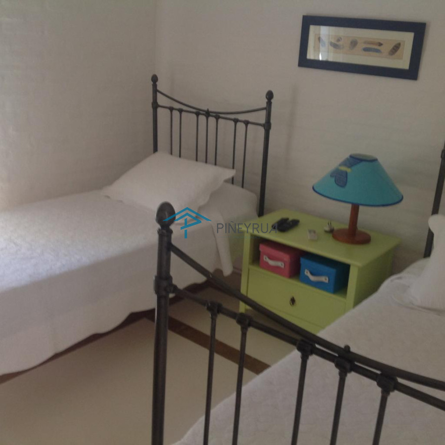 Casa ID.175 - EN VENTA CASA EN MONTOYA CON VISTA AL MAR Y PISCINA 4 DORMITORIOS