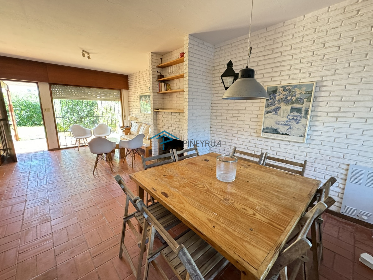 Casa ID.352 - Casa ubicada en La Barra a pasos del mar. 